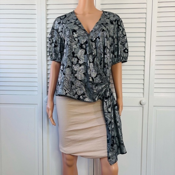MICHAEL KORS Silver Foil Paisley Wrap V-Neck Shirt Size Large - Picture 1 of 8